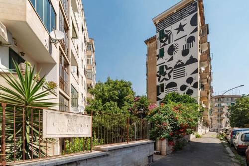 GuestHost - Colorful Apt in Vintage-Modern Style