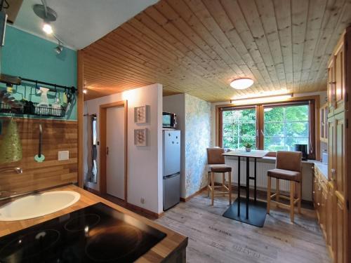 Dapur atau dapur kecil di Ferienwohnung Hinz - Gemütliche Unterkunft für 2 Personen mit modernem Bad