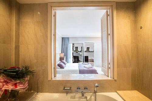 Φωτογραφία από το άλμπουμ του Villa Fig Tree Bay Seafront, Luxury 5Bdr Seafront Protaras στον Πρωταράς