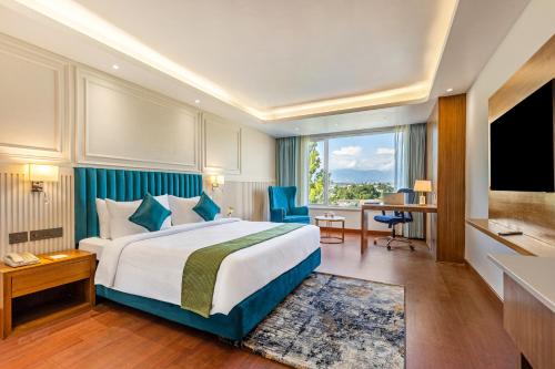 Katil atau katil-katil dalam bilik di Sterling GK Exotica Dehradun