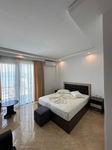 Rúm í herbergi á Hotel Zverneci