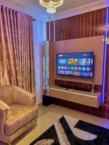 Televisyen dan/atau pusat hiburan di classy 1 BR APT WiFi and steady power supply