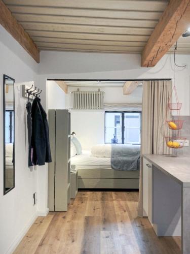 a bedroom with a bed and a window at Ferienwohnung 1, Schlaf-Gut-Johannis, Flensburg in Flensburg