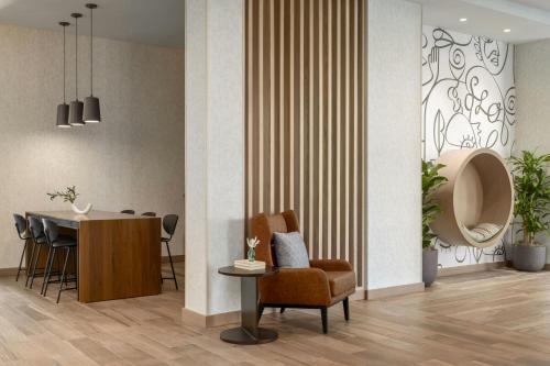 Χώρος καθιστικού στο SpringHill Suites by Marriott San Luis Obispo