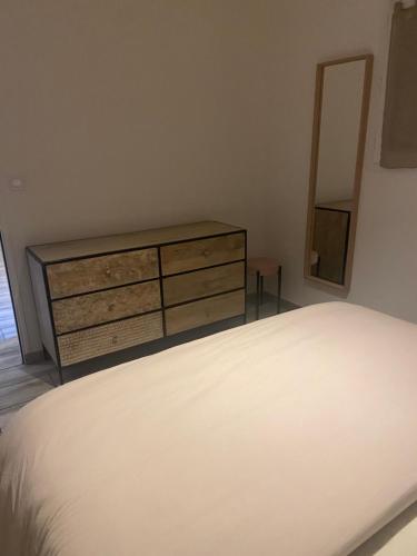 a bedroom with a dresser and a bed at Maison indépendante in Venouse