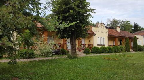 Κήπος έξω από το Villa Vera Rooms