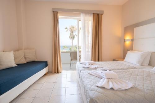 En eller flere senge i et værelse på Costa Angela Seaside Resort