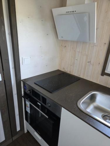Η κουζίνα ή μικρή κουζίνα στο Tiny House Urlaub Übernachtung