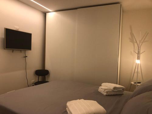 a bedroom with a bed with two towels on it at Alloggio nel Borgo 3a in Monte San Pietrangeli