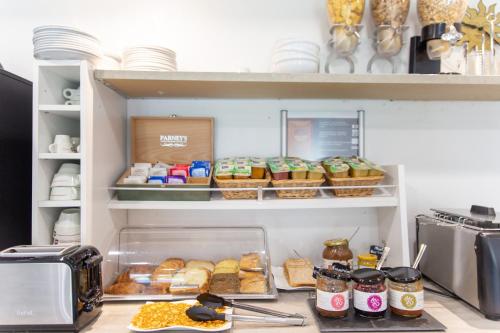 Makanan di atau berdekatan aparthotel ini