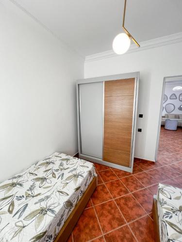 a bedroom with a bed and a sliding door at Appart-hôtel Costa Azul - Cannes in Oued Laou