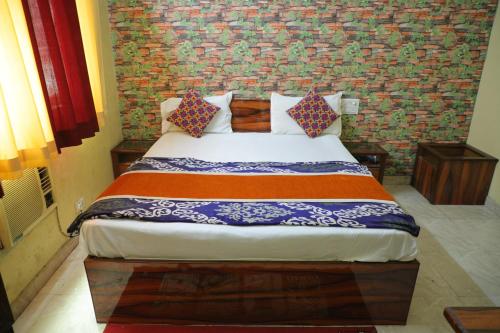 a bedroom with a large bed in a room at Hotel Shri Bhaskar in Bareilly