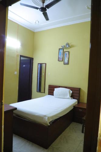 a bedroom with a large bed in a room at Hotel Shri Bhaskar in Bareilly