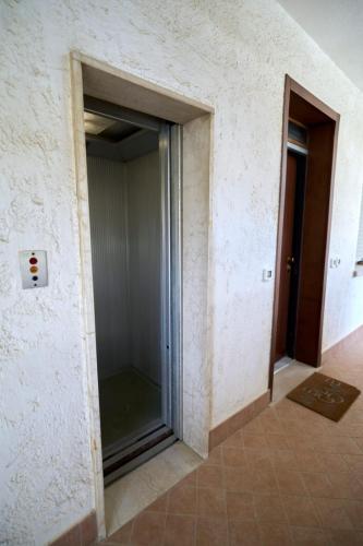 a glass door in a room with a hallway at Oasi 55 in Lido di Spina