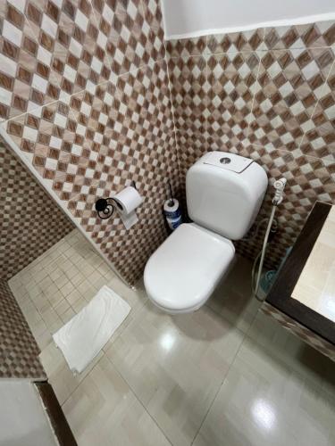 Ένα μπάνιο στο 27 Cafe Zanzibar Airport Hotel