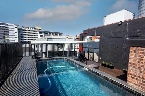 Kolam renang di atau dekat dengan The Umhlanga 307 duplex
