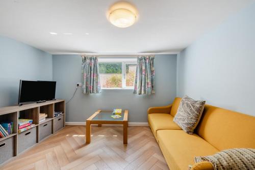 Μια τηλεόραση ή/και κέντρο ψυχαγωγίας στο 5 Bed in Mynyddygarreg oc-c32367