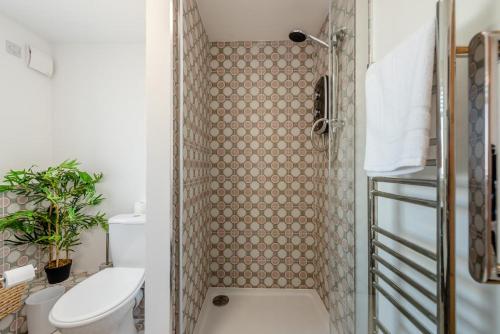 Ένα μπάνιο στο 5 Bed in Mynyddygarreg oc-c32367