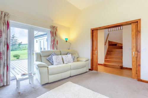 Χώρος καθιστικού στο 3 Bed in Glenhinnisdal oc-s32340