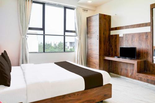 Ένα ή περισσότερα κρεβάτια σε δωμάτιο στο Hotel O Shirdi