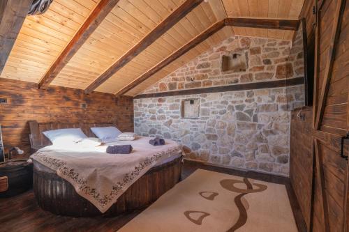 Ένα ή περισσότερα κρεβάτια σε δωμάτιο στο Krka home