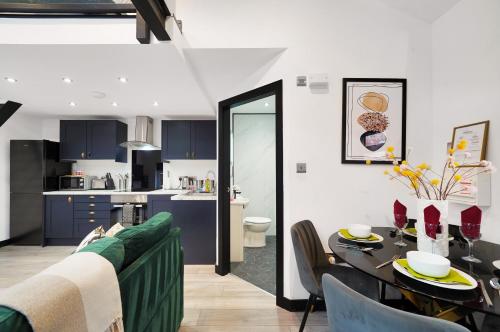 Η κουζίνα ή μικρή κουζίνα στο Unique New York Inspired Apartment in Yorkshire