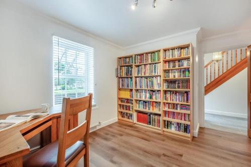 Perpustakaan di rumah percutian