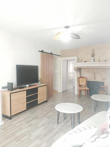 chez Émile côté face maison entière, 3 chambres, 2 salles de bains,jardin et terrasse