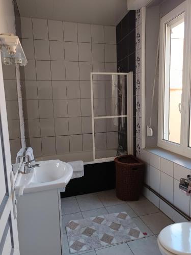 Koupelna v ubytování Au ptit bonheur