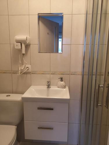 Bilik mandi di POKOJE GOŚCINNE BRYZA