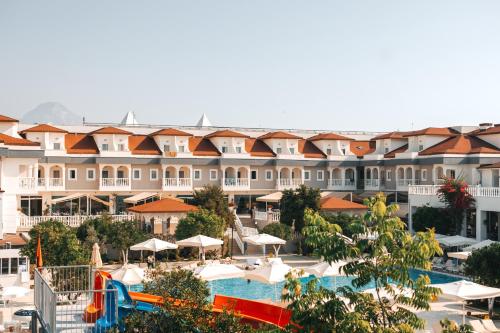 The swimming pool at or close to Viking Garden Hotel