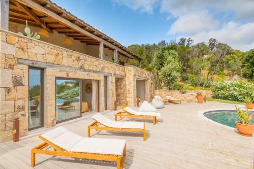 Kolam renang di atau dekat dengan Luxury Villa in Cala dei Ginepri