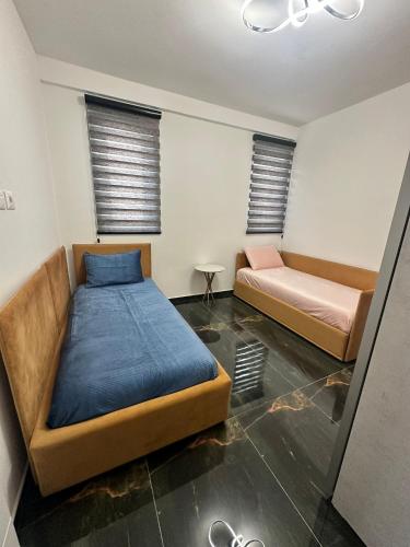a room with two beds and a couch in it at DeSa Radhime in Radhimë