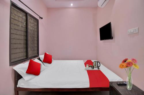 Ένα ή περισσότερα κρεβάτια σε δωμάτιο στο Hotel O R K Guest House