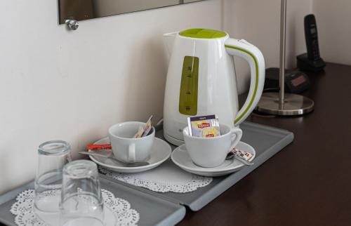 a tray with two cups and a blender on a table at Vilnius City Hotel in Vilnius