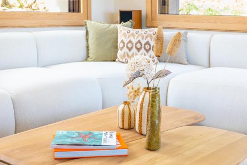 Ruang duduk di Luxury Villa in Cala dei Ginepri