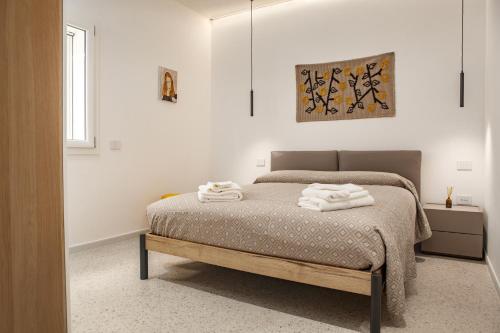 Ένα ή περισσότερα κρεβάτια σε δωμάτιο στο Madau's House Apartments & Suites