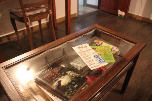 a glass table with books on top of it at Casa l'Acerone in Pian degli Ontani