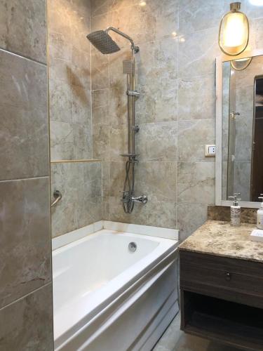 Bilik mandi di Cairo vida apartment