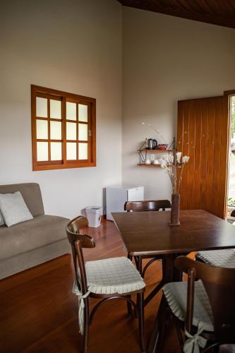 a living room with a table and a couch at Pousada Bela Aurora in Venda Nova do Imigrante