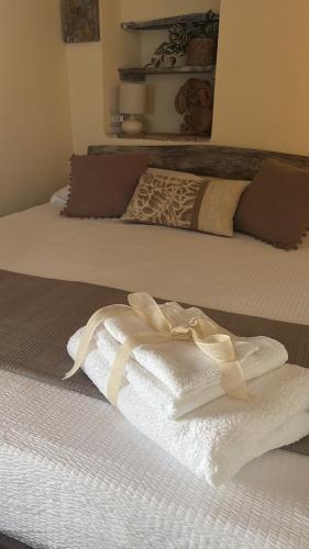 a white towel sitting on top of a bed at Il Piccolo Fienile in Gradoli