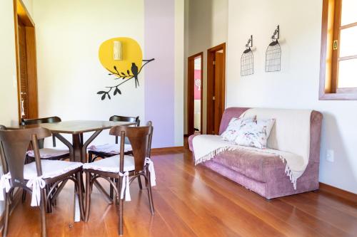 a living room with a table and a couch at Pousada Bela Aurora in Venda Nova do Imigrante