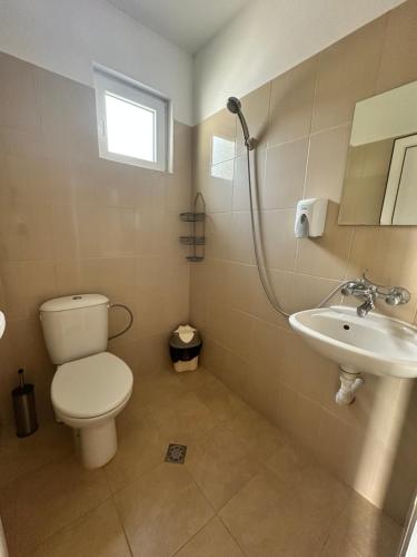 Ένα μπάνιο στο Camping Verila