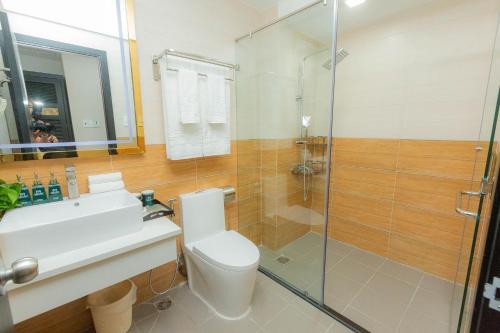 a bathroom with a toilet and a sink and a shower at Belvilla Near Tan Son Nhat International Airport - Formerly Havana Hotel in Ho Chi Minh City