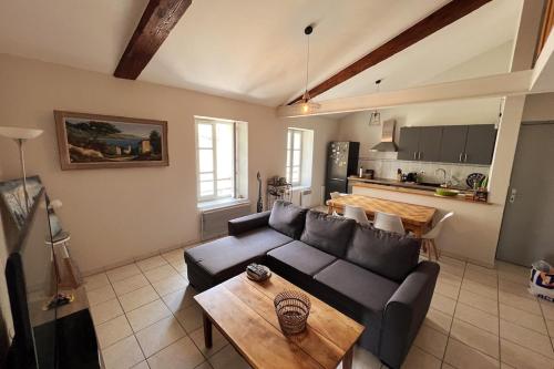 T3 climatisé 6 personnes centre historique Villeneuve les Avignon à 5 min d'avignon
