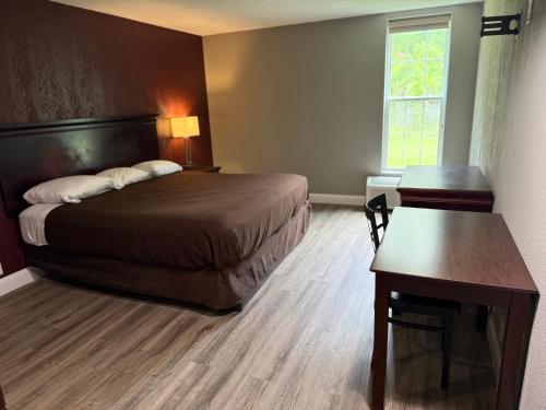 Ένα ή περισσότερα κρεβάτια σε δωμάτιο στο Fieldstone Apartments & Studios