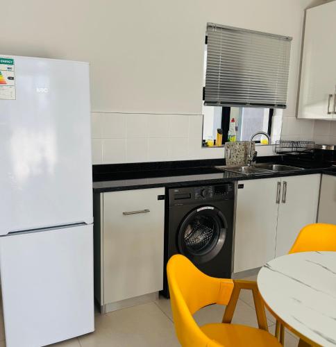 Küche/Küchenzeile in der Unterkunft Enzo - Sarona City