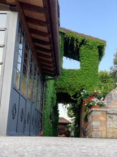 Un jardín fuera de Residenza Le Querce Bilocale