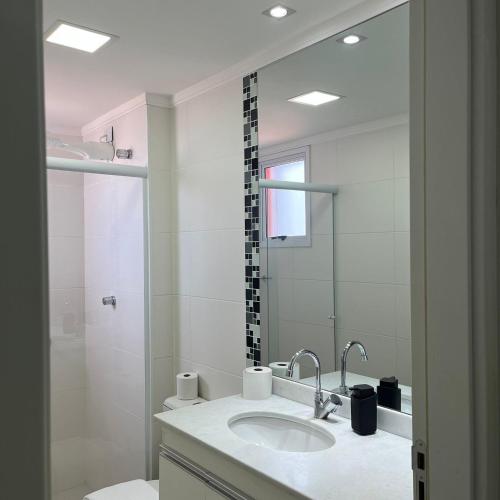 Un baño de Apartamento próximo ao centro e Unesp Jardim Europa