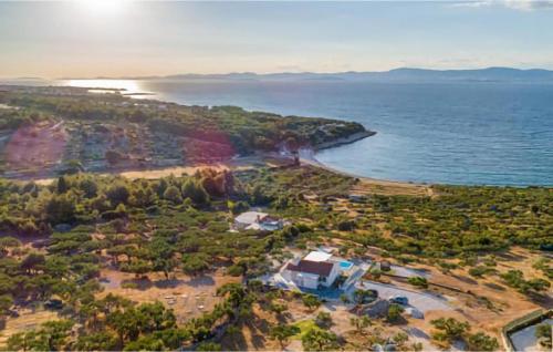 Amazing Home In Splitska-Supetar